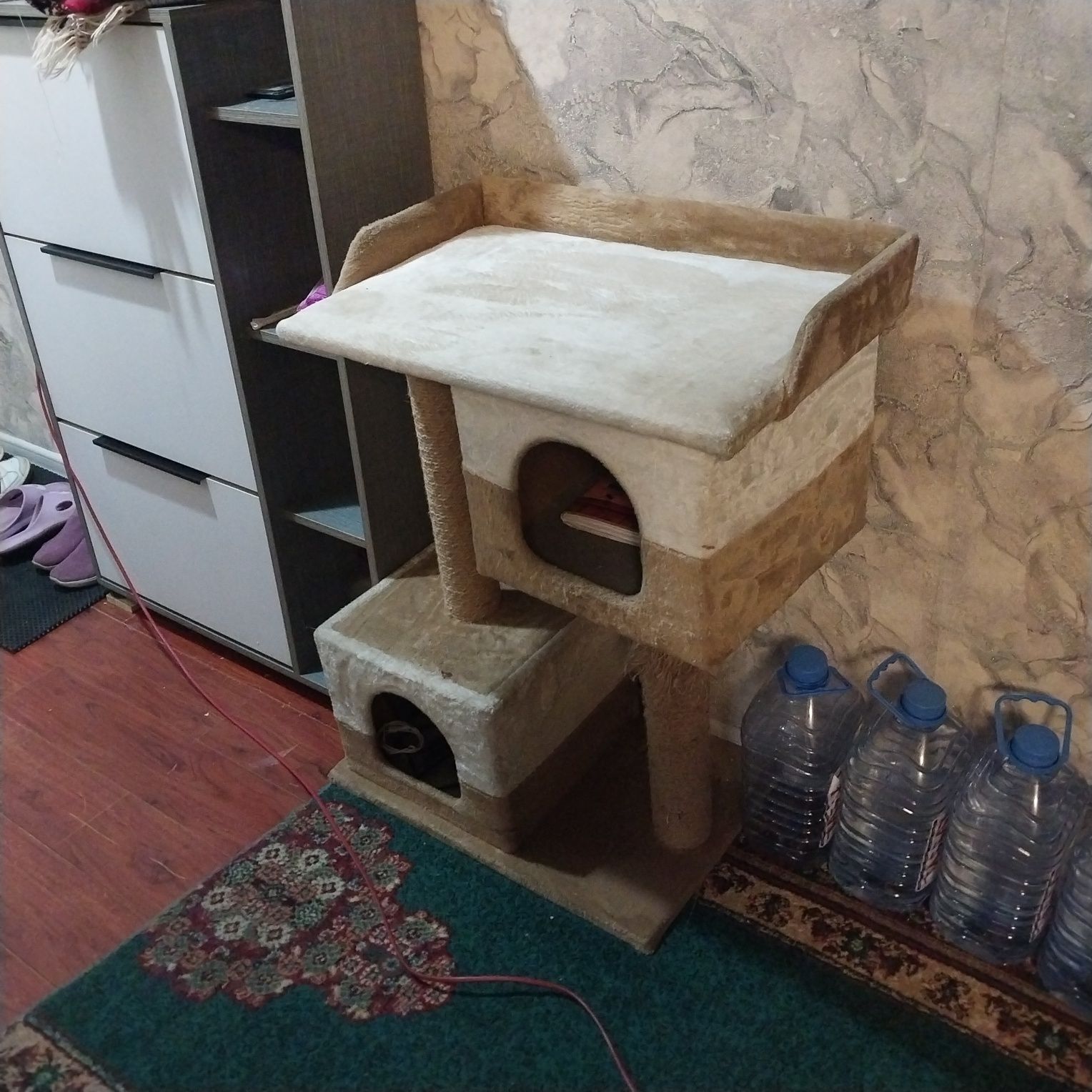 Продам   кошкин  домик  срочно