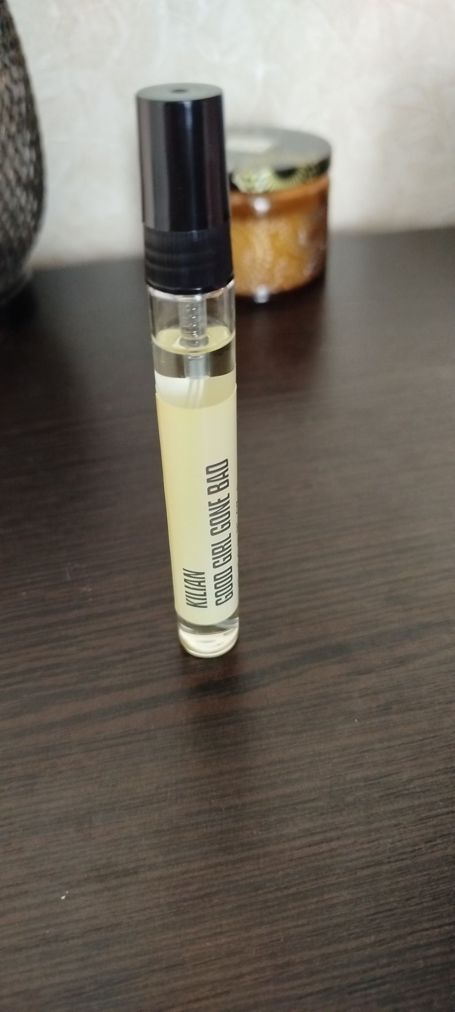 Продам женскую  туалетную воду