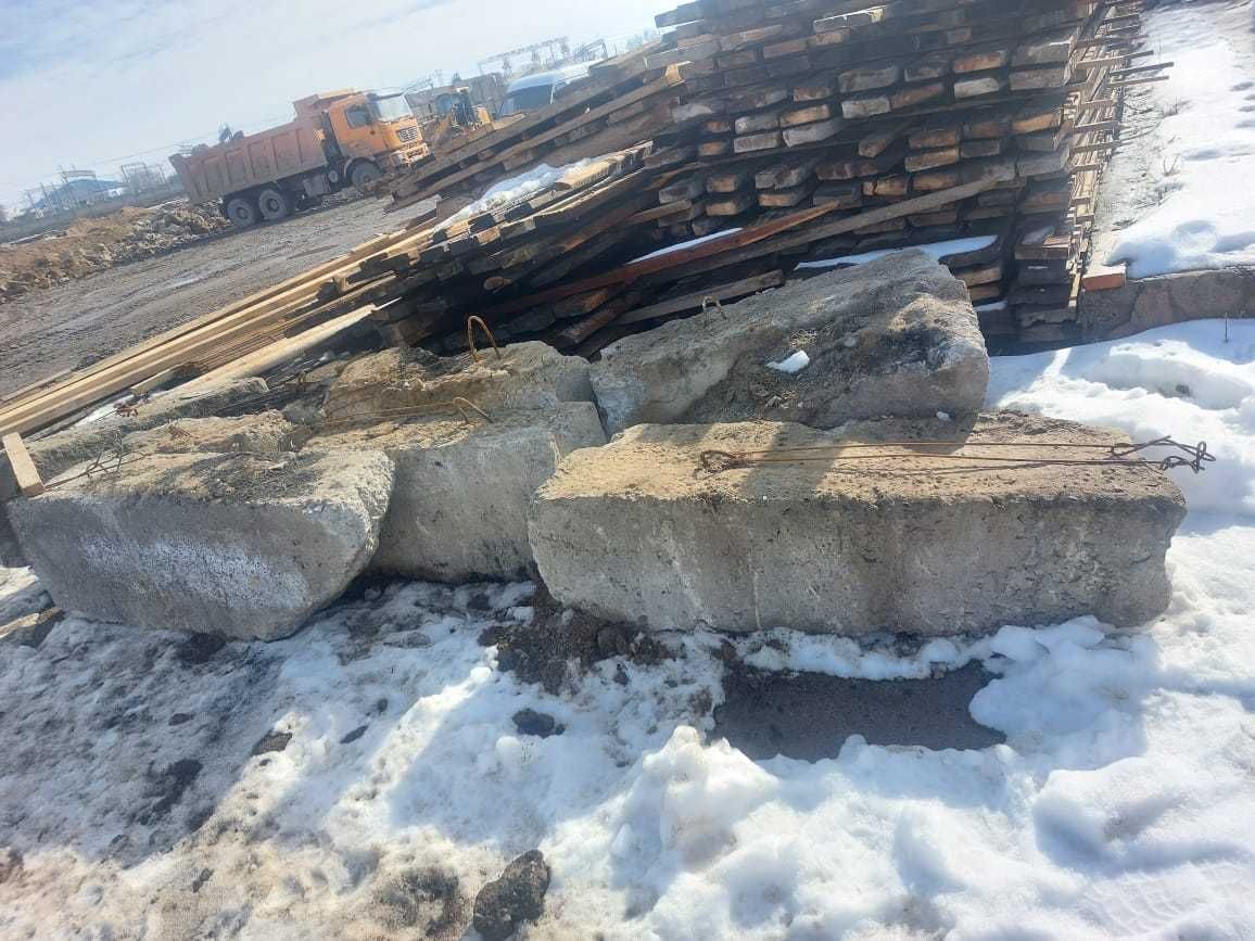 Блок железобетонный