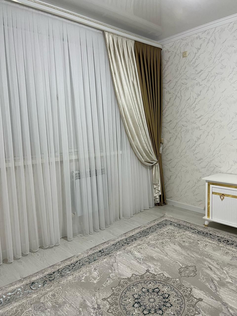 Продам 3-х комнатный квартира.94-кв первый этаж и авто порока.