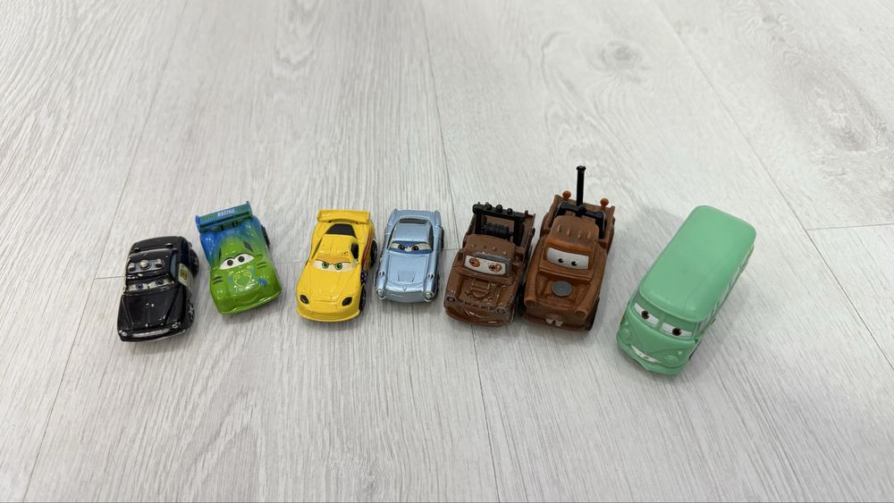 трассы  и машинки Hot wheels