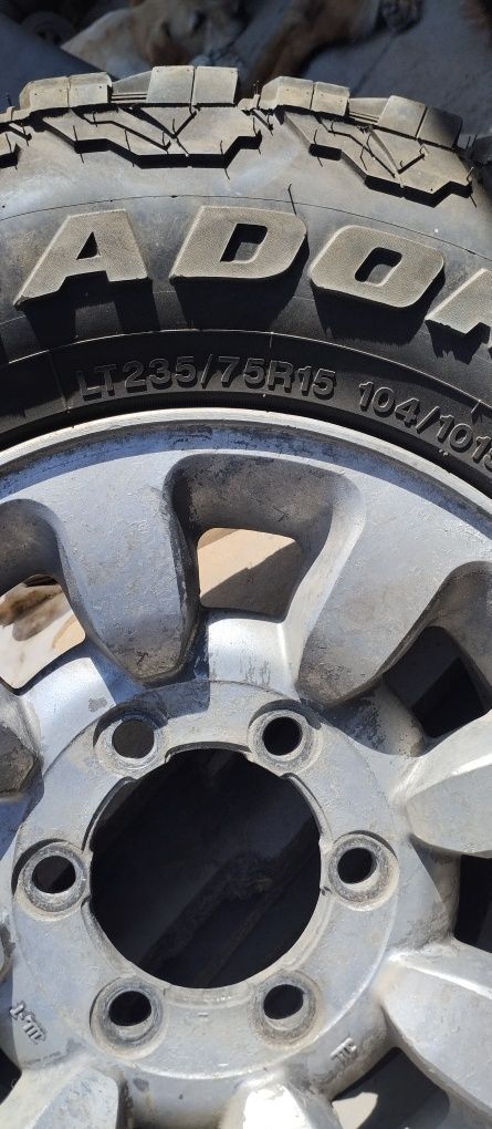 Продам Резину с дискоми на джипы