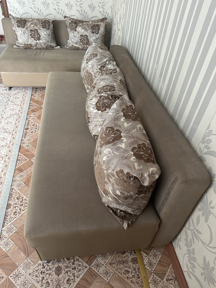 Продается три дивана