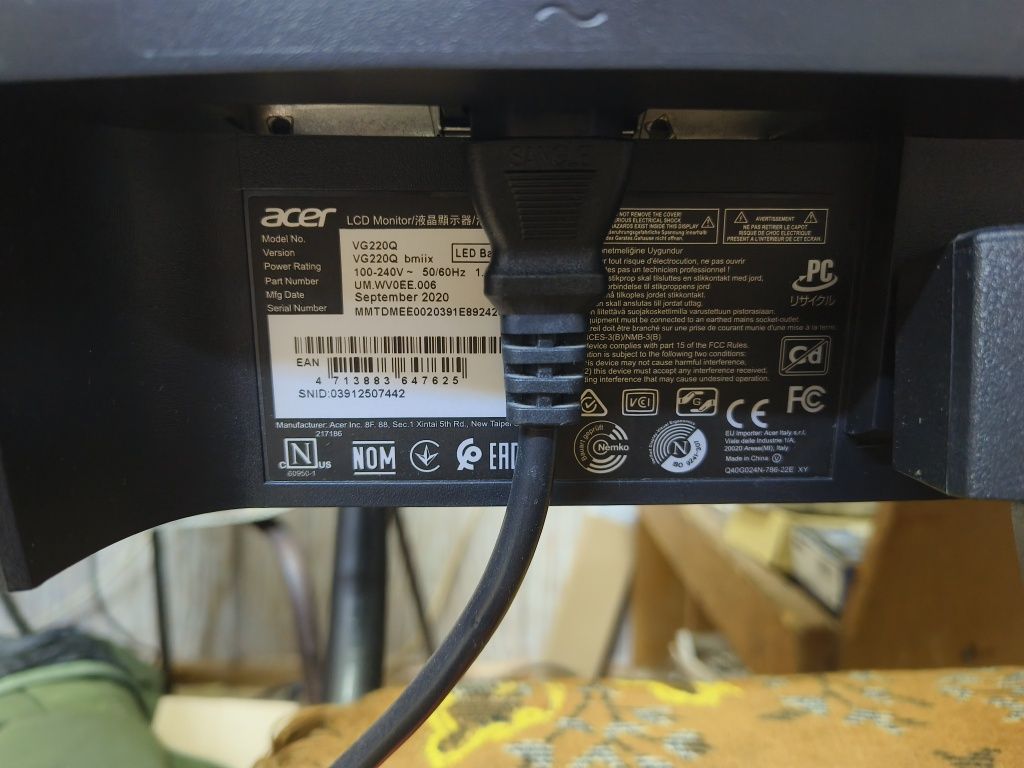 Монитор Acer со встроеными динамиками