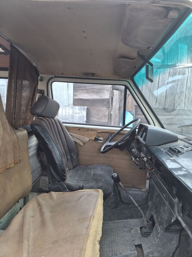 Продам машину Volkswagen T2.