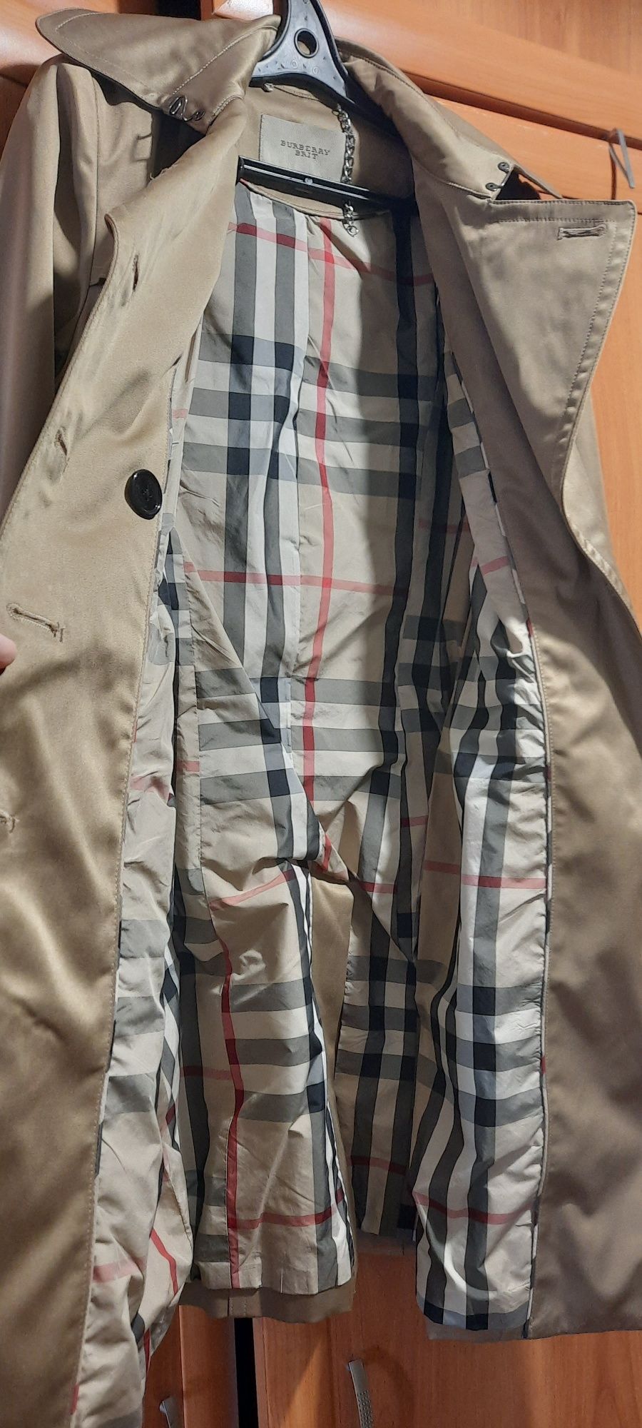 Плащ от фирмы BURBERRY BRIT.