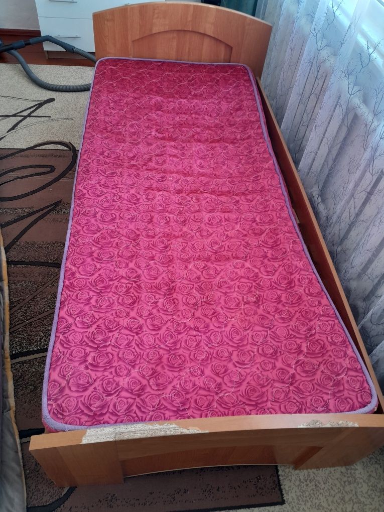 Продам кровать б/у
