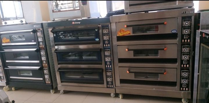Жарочный шкаф газовая на 4 подноса, в час пекут 150 хлеба
