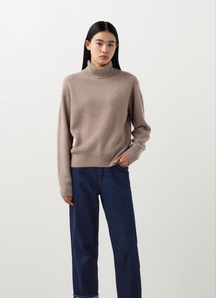 Свитер UNIQLO, 100% шерсть, размер -M , новый