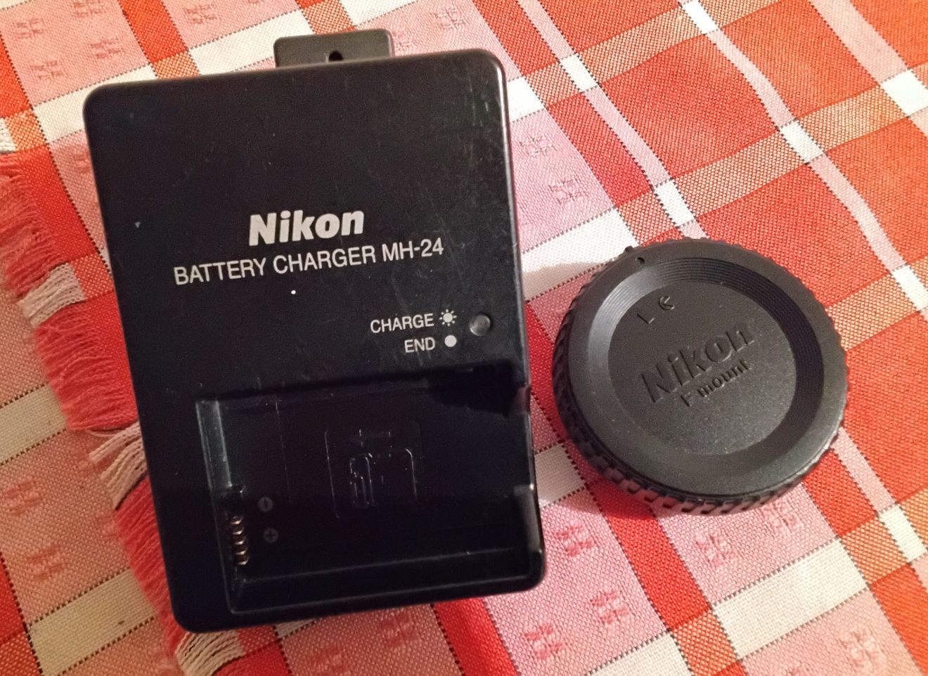 Продам зеркалку nikon.