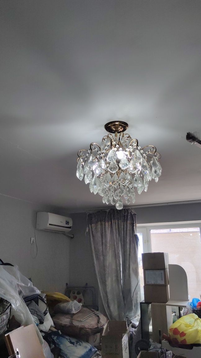 Продам красивую люстру