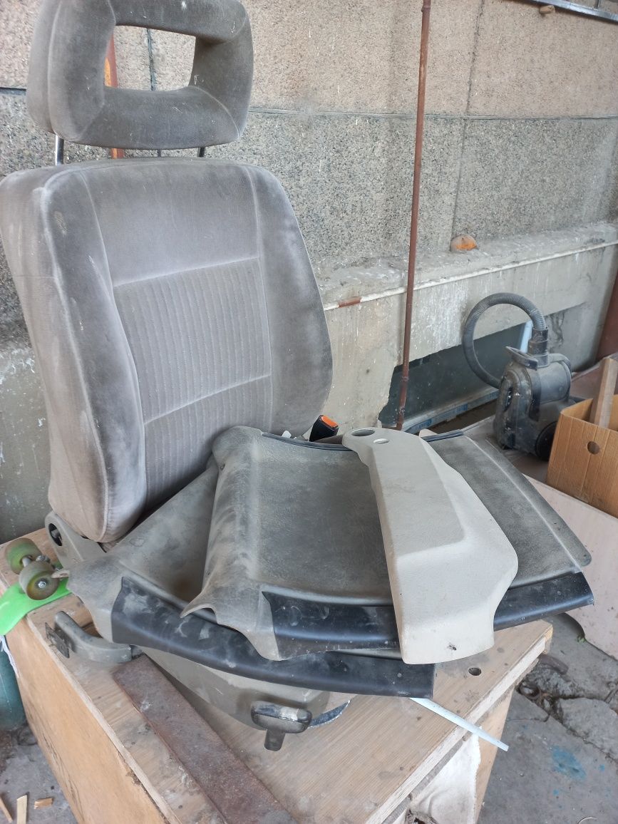Переднее пассажирское сиденье на audi 100