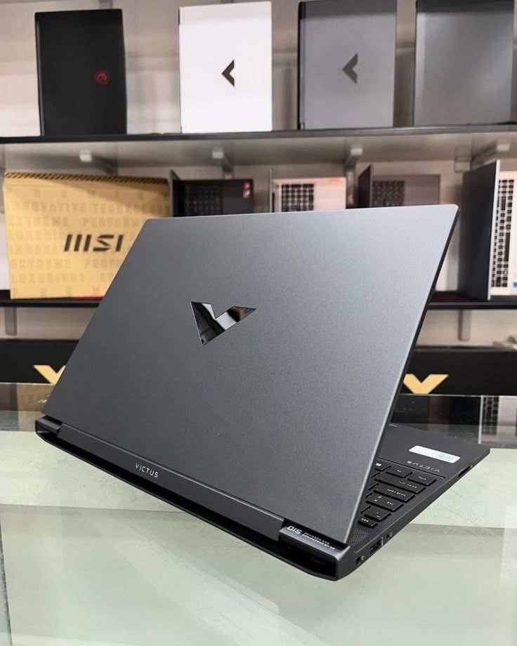 Ноутбук Victus 16 новый с Windows 11pro