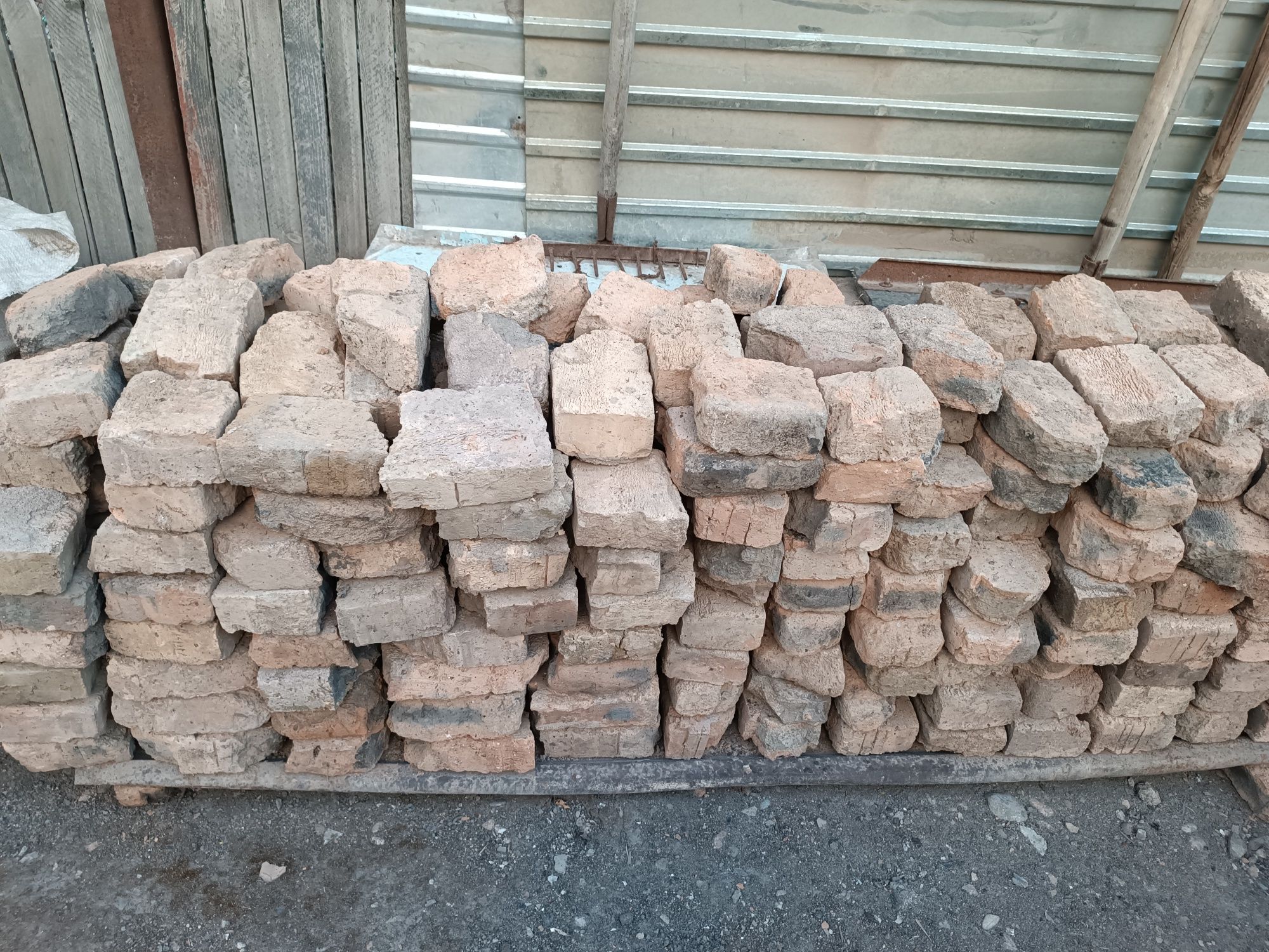Продам женный кирпич