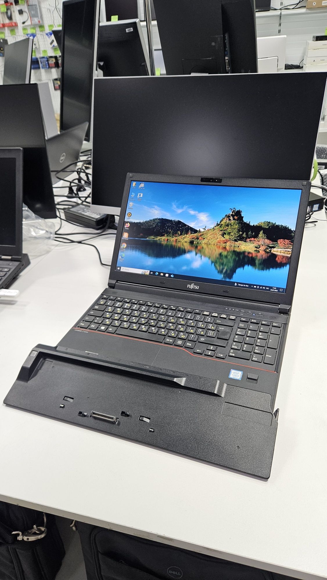 Ноутбук Fujitsu LifeBook E557
