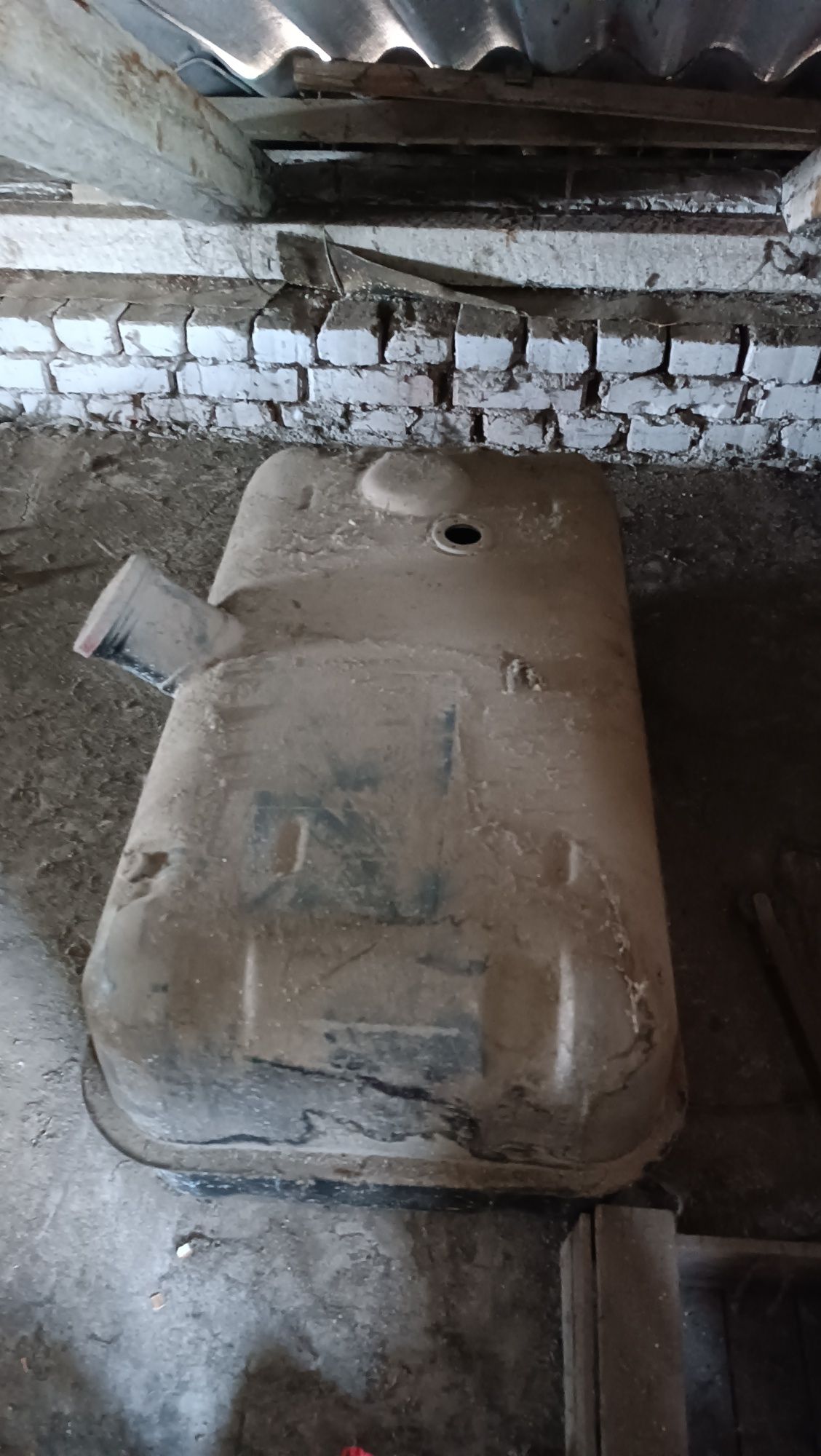 Продам бензобак 90 литров ЗИЛ