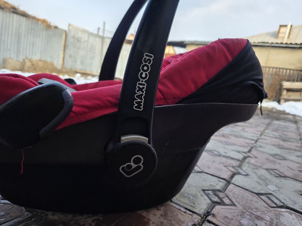 Продам детское автокресло MAXI COSI