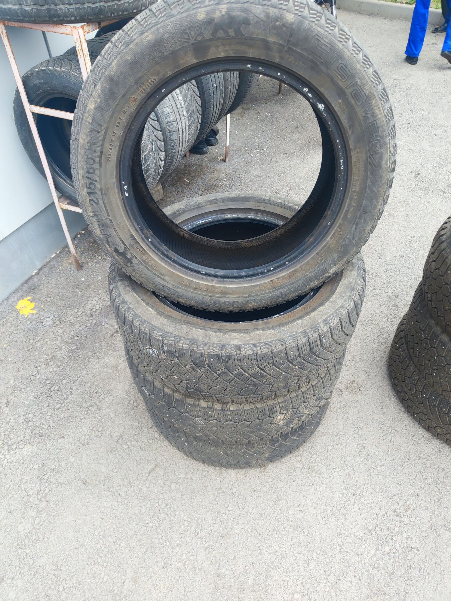 Продам резину 215/60 17