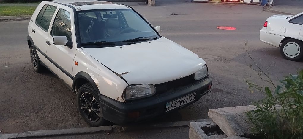 Фолькваген гольф3  1993.обьём 1,6