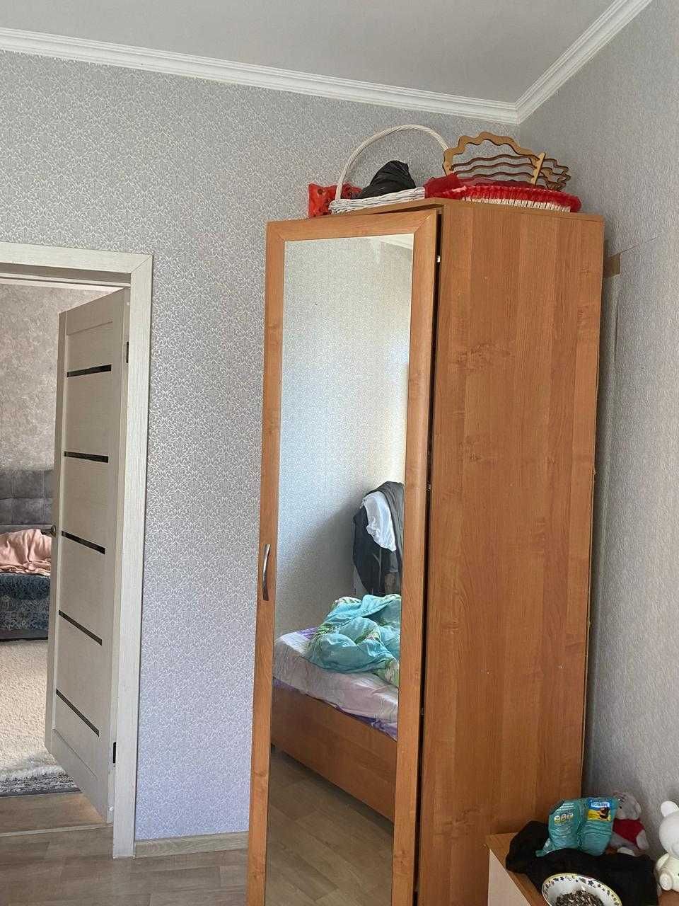 Продается кровать полуторка, шкаф плательный