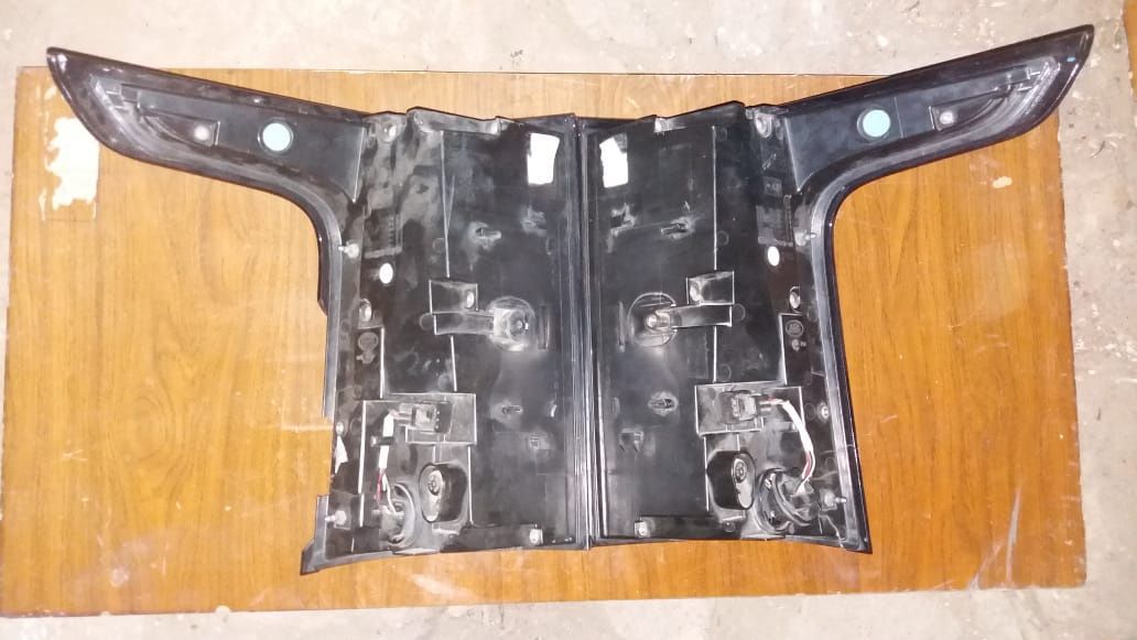 Продам задние фонари на запчасти от Land Rover