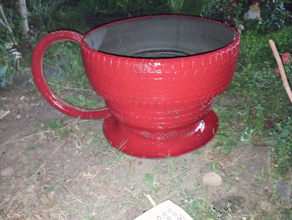 Продам скамейку и клумбу для цветов