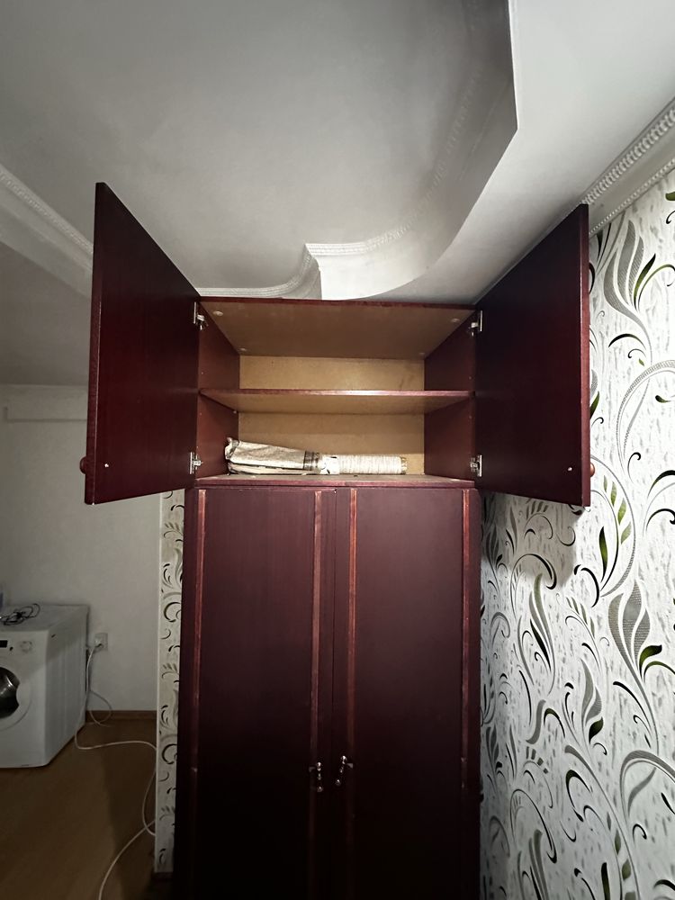 Продается шкаф и 3 тумбы (набор)