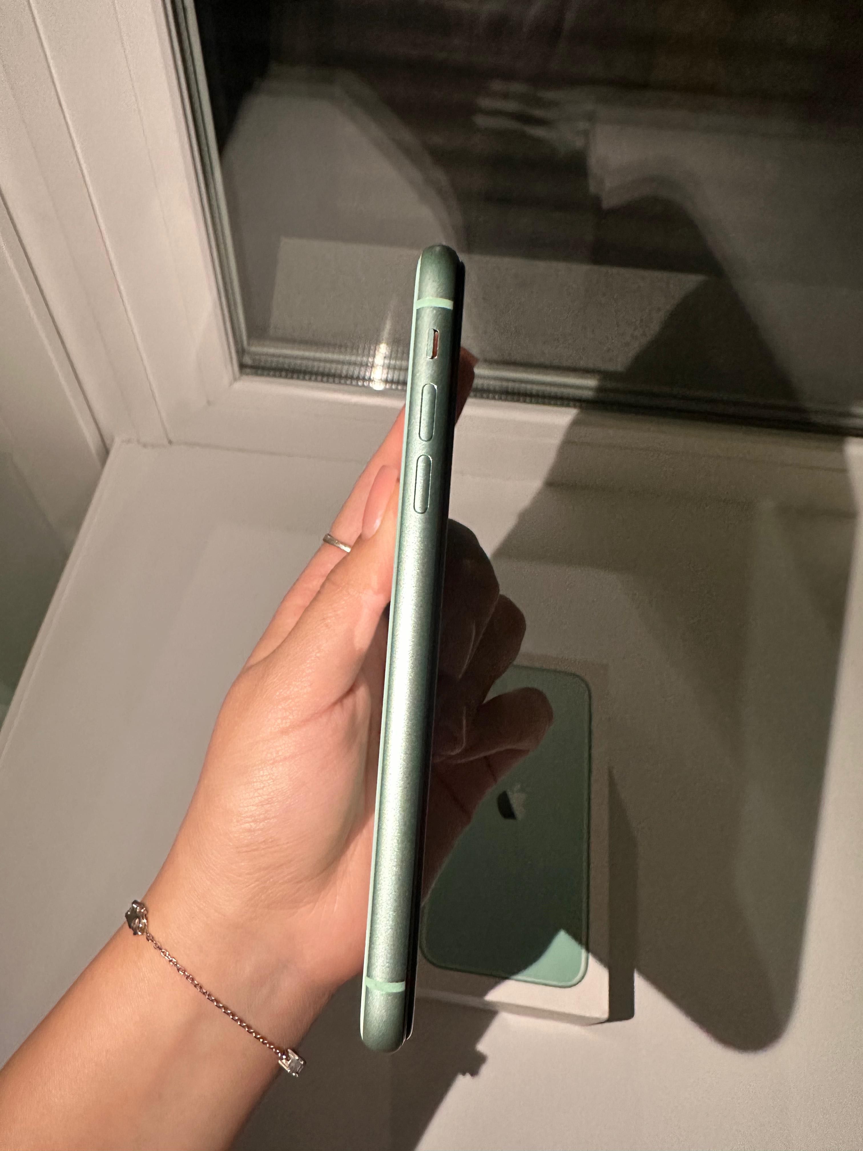 СРОЧНО продам iPhone 11 с документами в идеальнейшем состоянии!!!