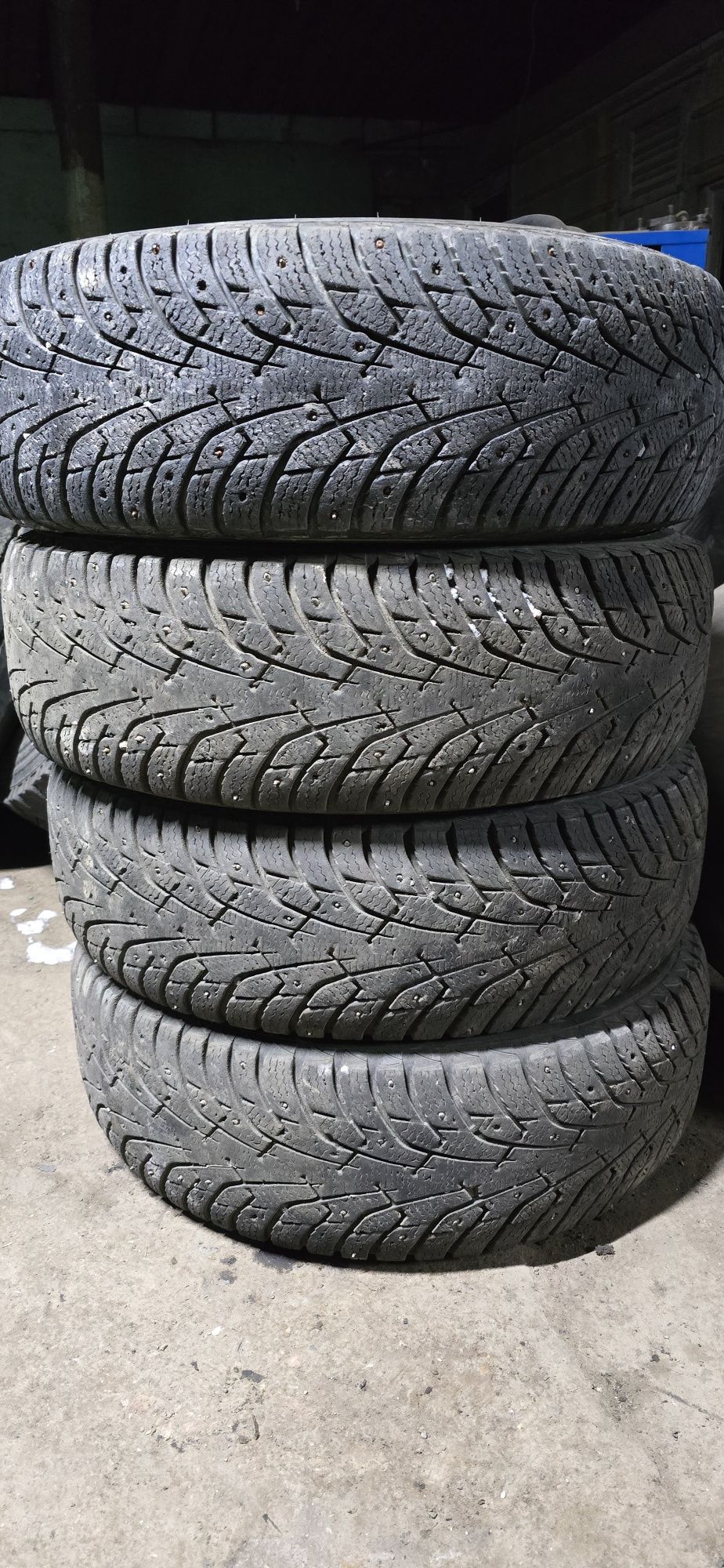Продам комплект шин 245.70.R16