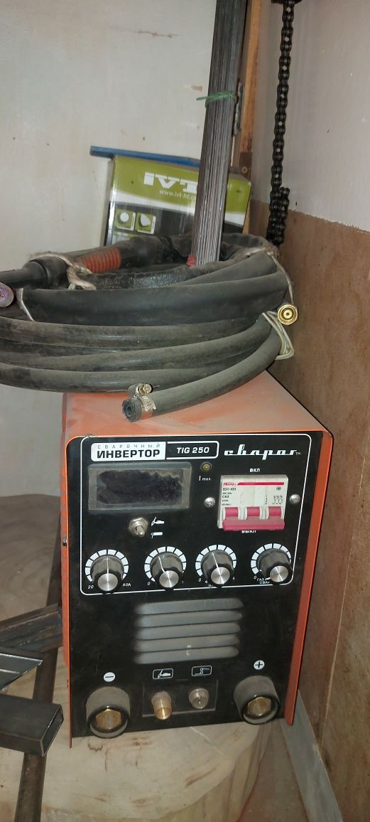 Продам сварочный инвертор TIG250. Сварог.  В отличном состоянии.