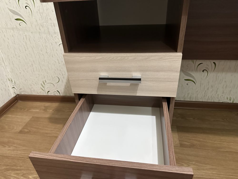 Продаю компьютерный стол