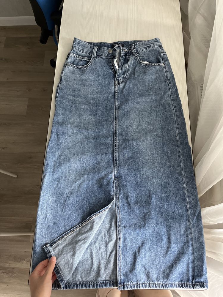 Продам юбку с разрезом спереди. Vintage King