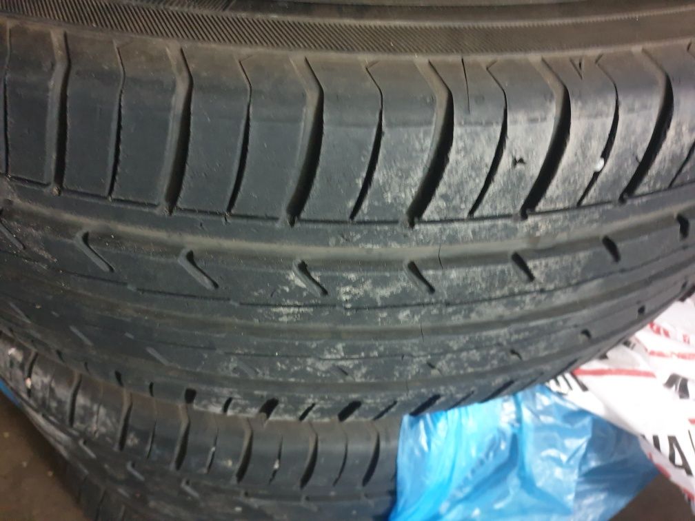 Продам комплект летних шин Yokohama 215/55/17!