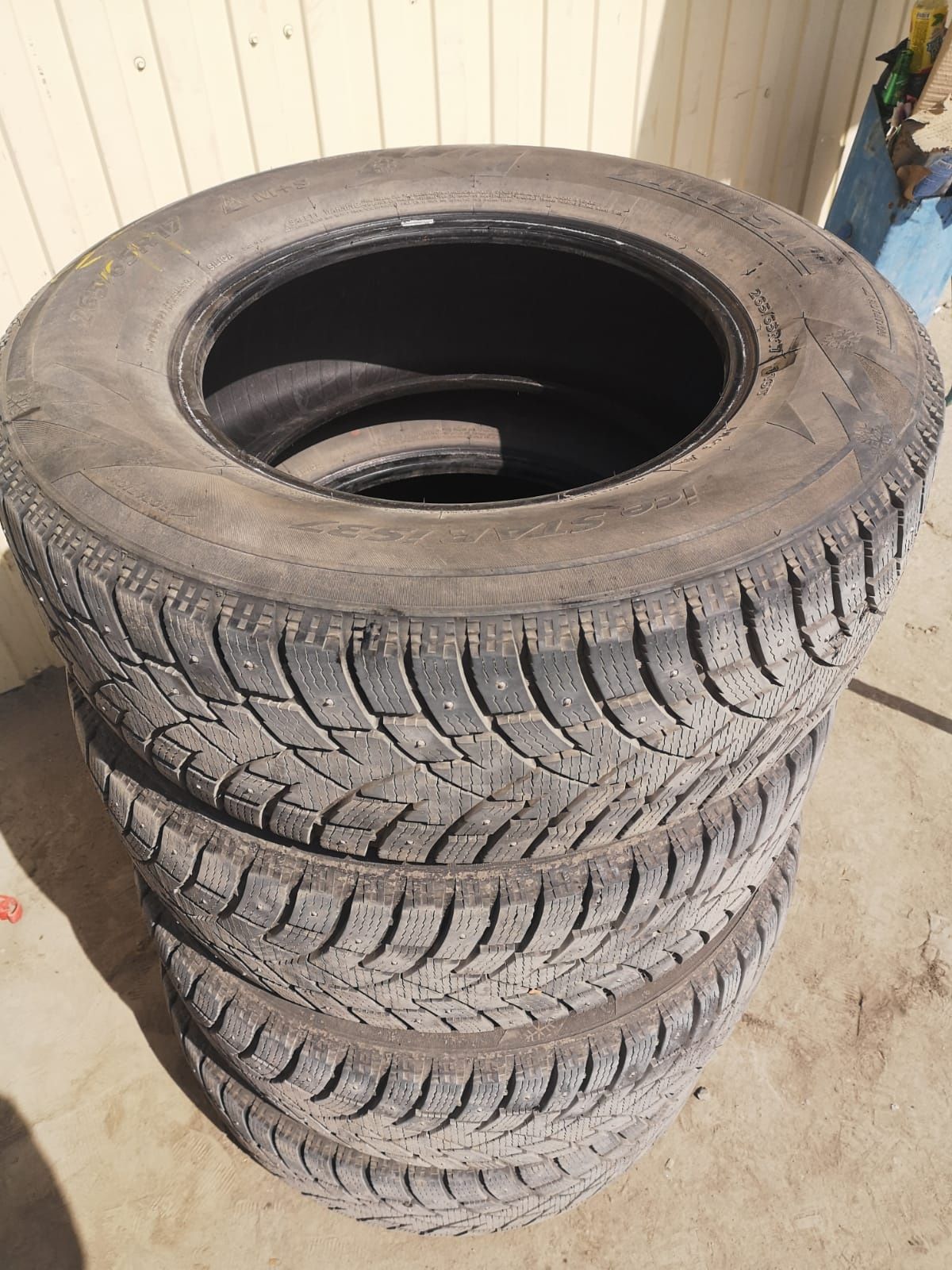 Шины 265/65 R17 отличное состояния