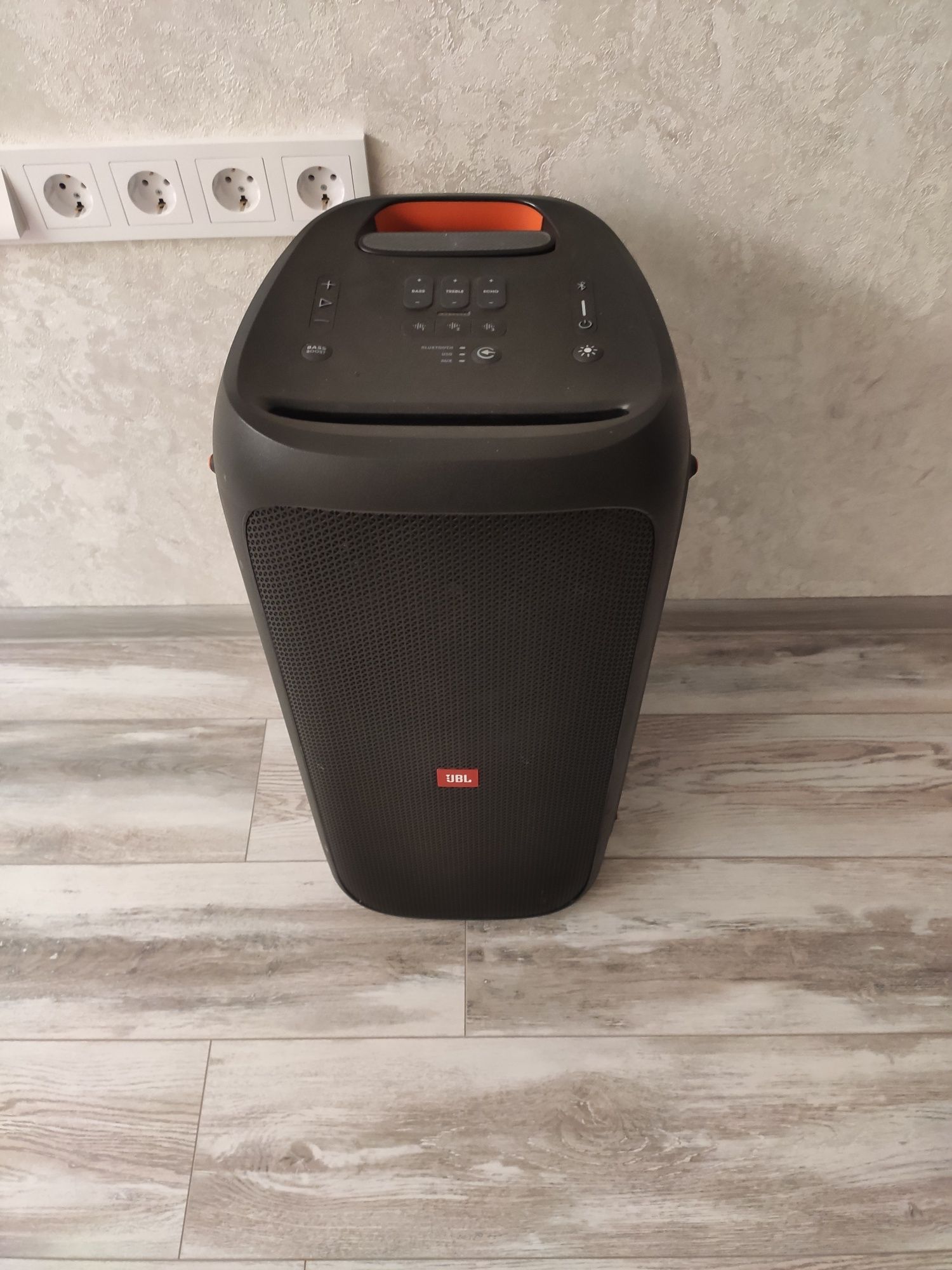 JBL калонка в хорошем состоянии