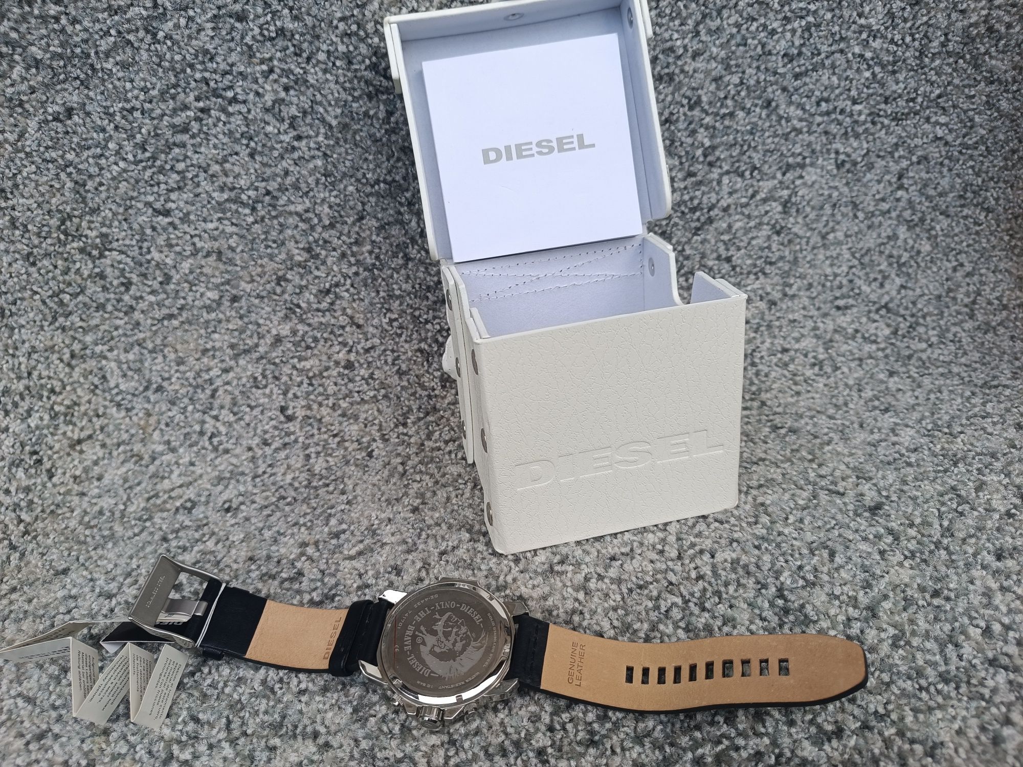 Наручные часы Diesel 
Новые с полным комплектом документов и
