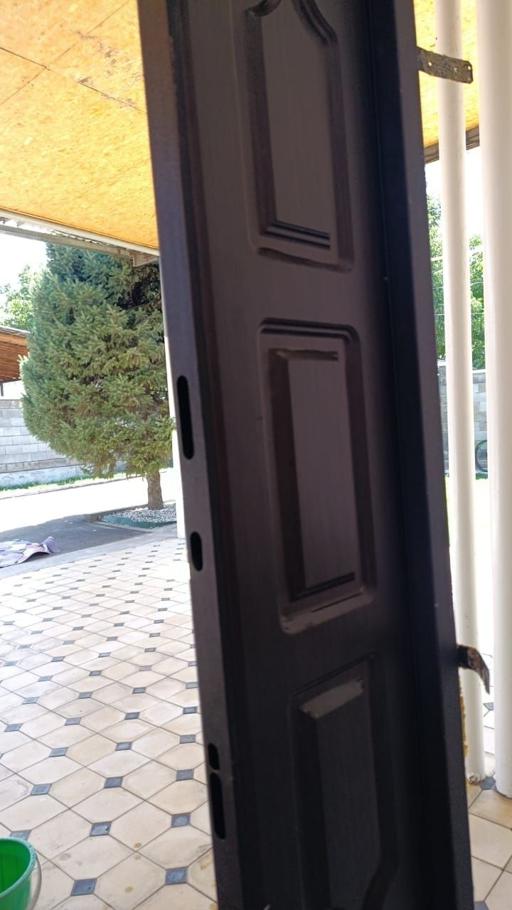 Продаётся дверь входная