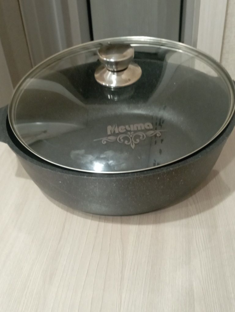 Продам недорого,казан,непригорающей