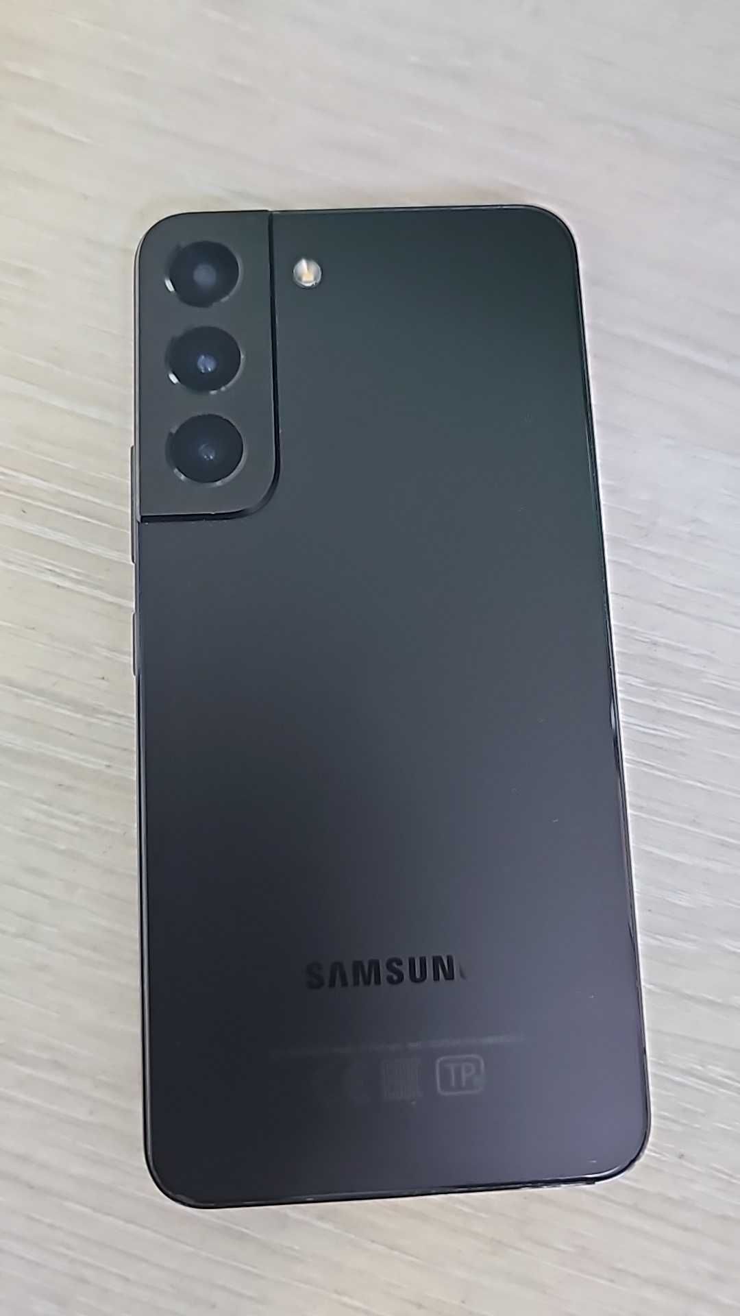 Флагман Samsung S22 в отличном. С коробкой