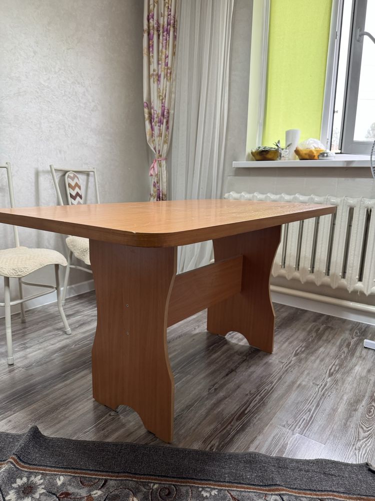 Продается кухонный стол
