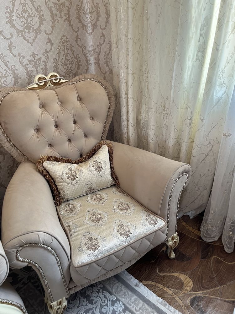Продаю диван с креслами, в хорошем состоянии