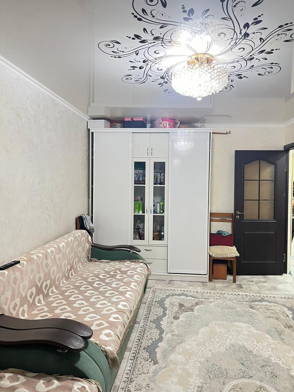 Срочно продам  3х комнатную квартиру в микрорайоне Самал.  Середина