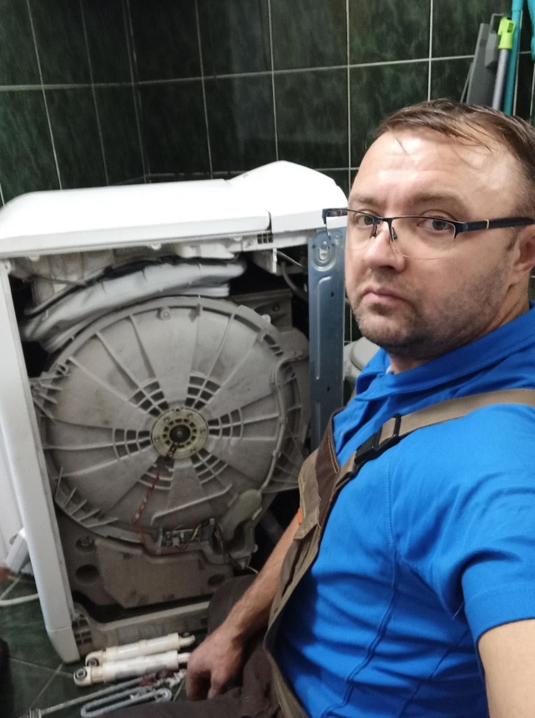 Ремонт стиральной  машины посудомоечной духовок электроплит