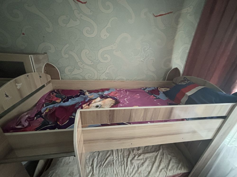 Двух ярусный + 1 кровать