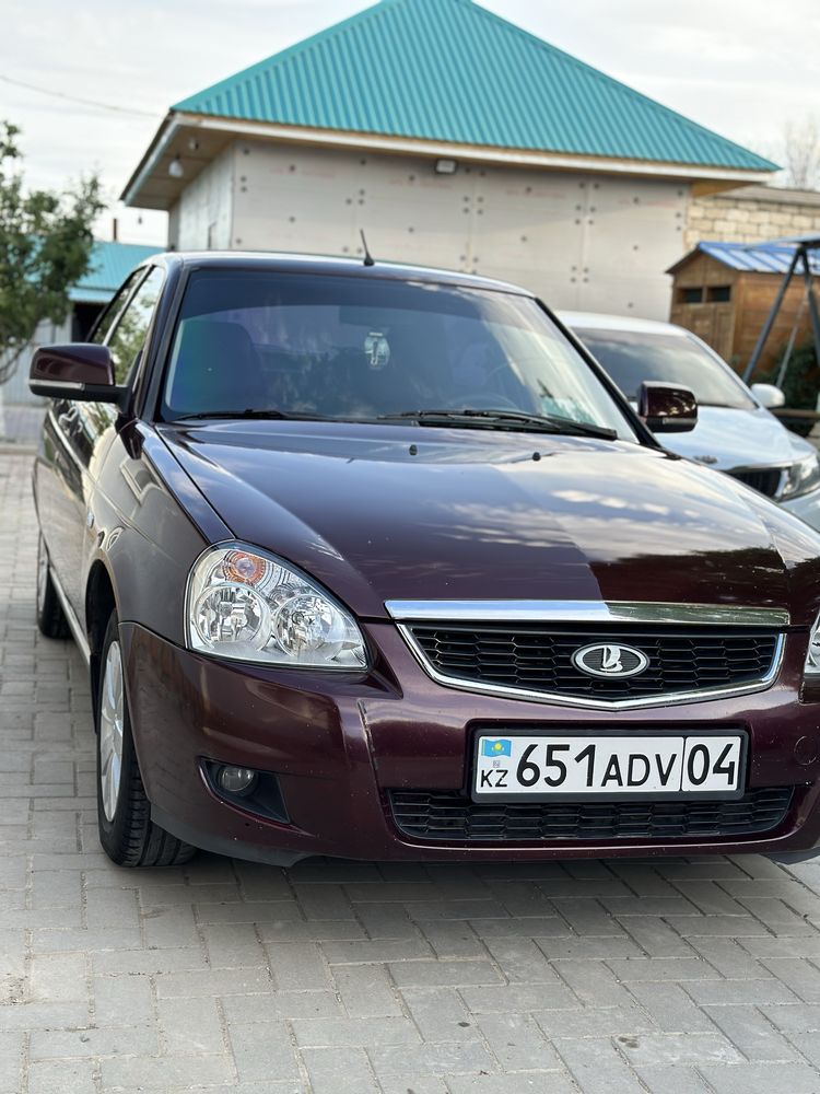 Продам приору седан 2012 года