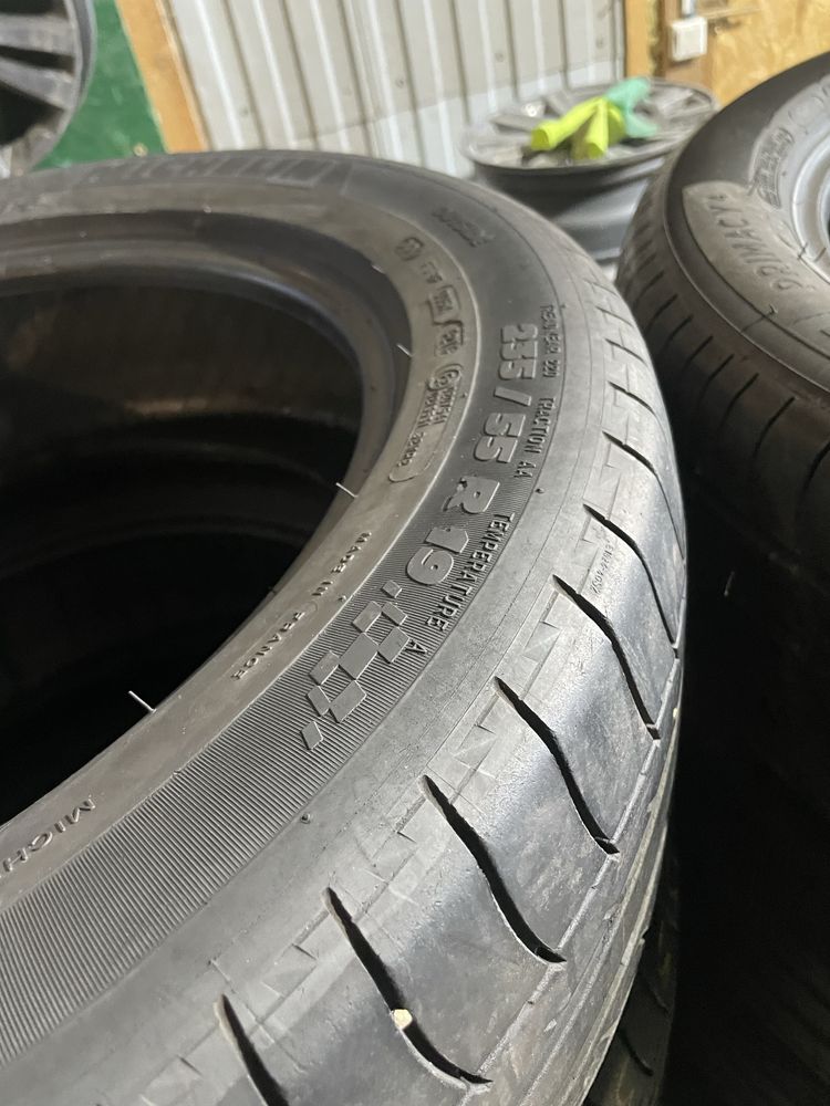 Продам шины 235/55 R19