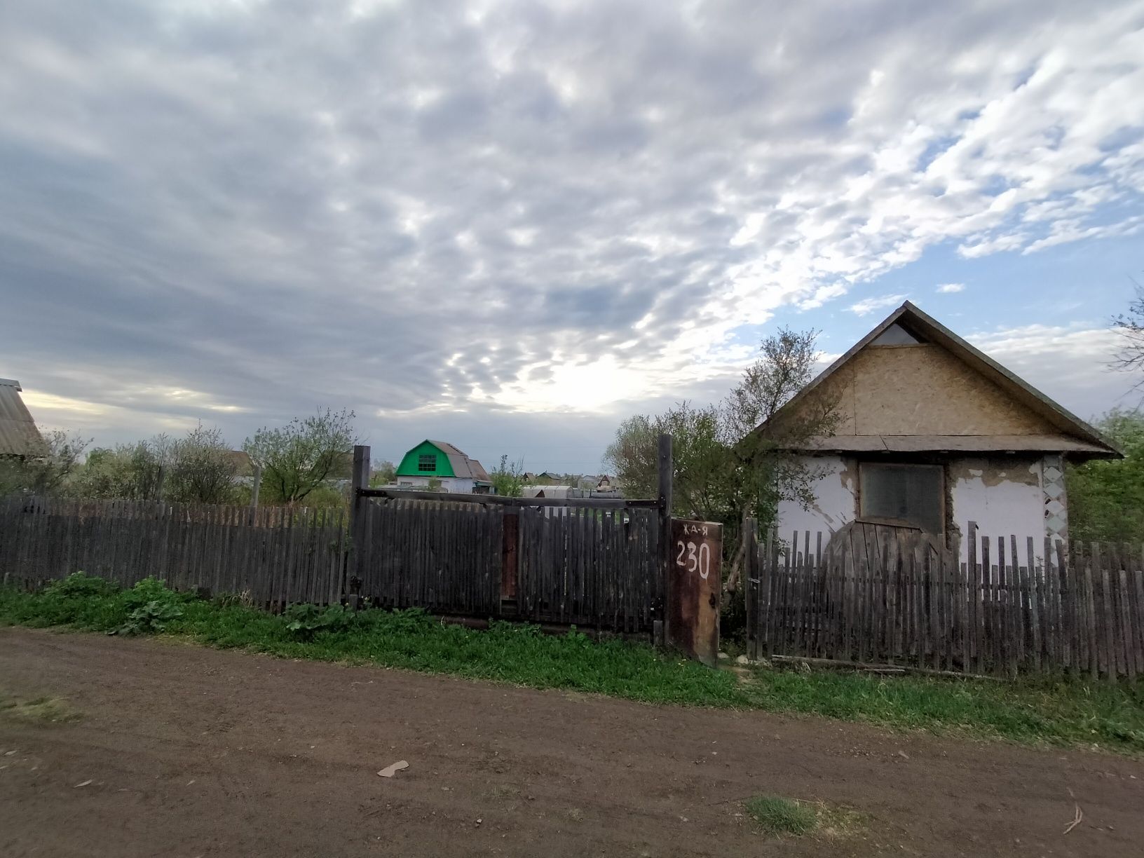 Продам дачу из двух участков 10 соток.