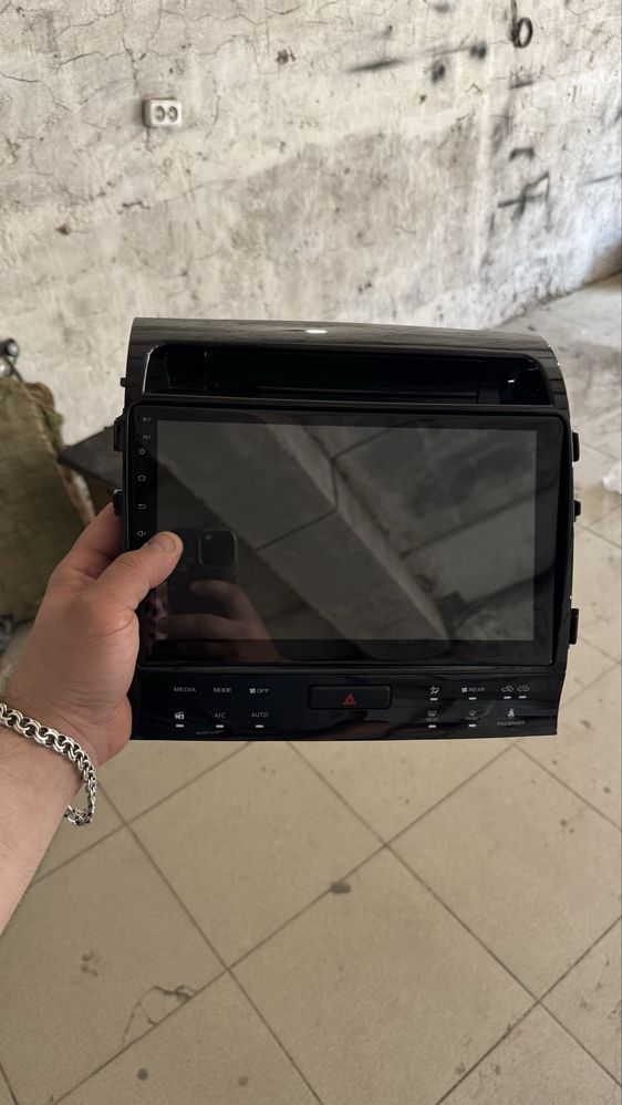 Android магнитола Incar 10” Toyota Land Cruiser 200