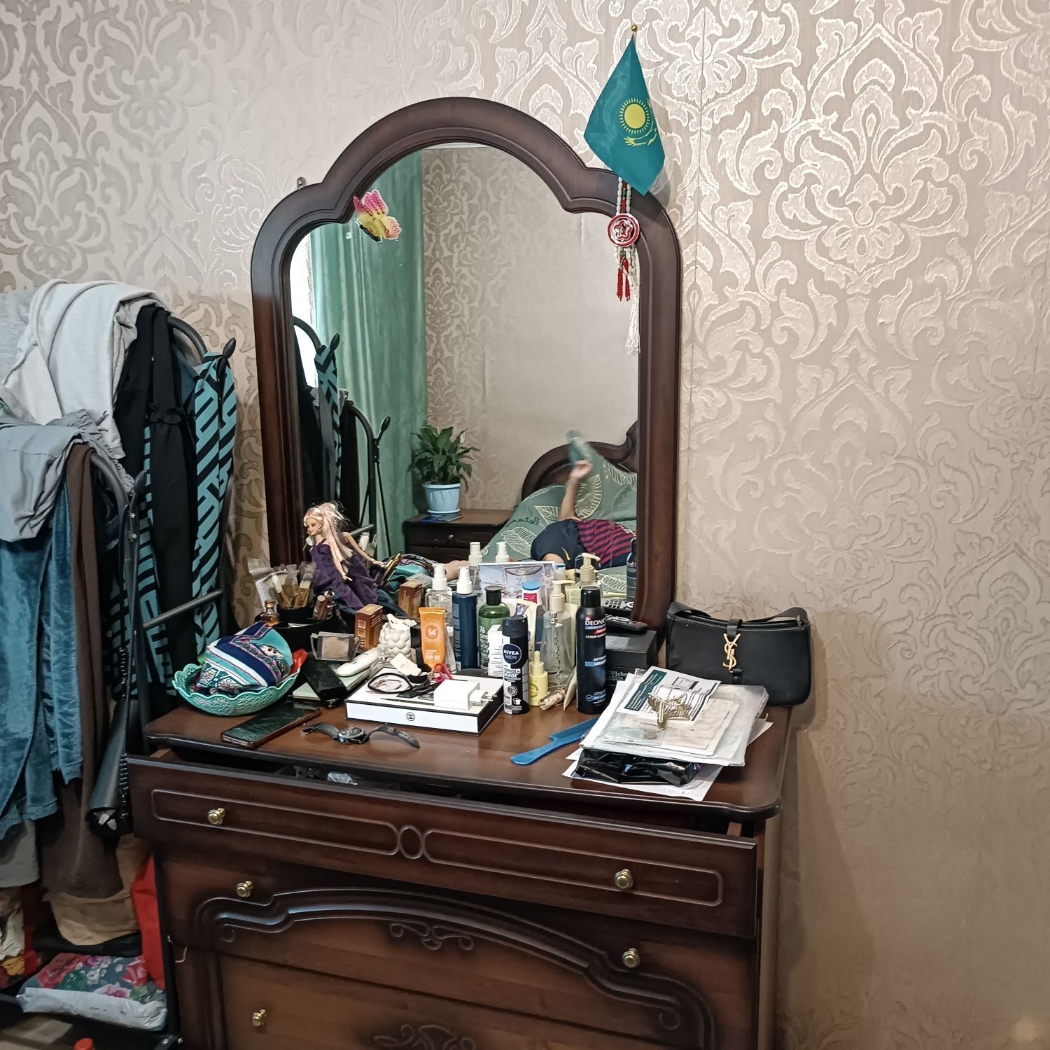 Срочно продам спальный гарнитур