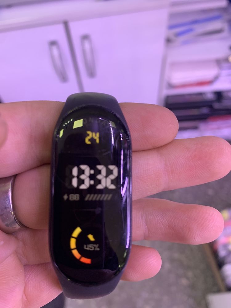 Продам часы mi band 7/торг уместен